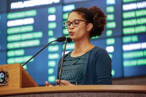 TRANSPARÊNCIA - “Os recursos públicos devem ser destinados às instituições públicas que fazem parte da Raps”, acredita Jô, do mandato coletivo Juntas. Foto: Roberto Soares