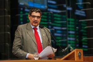 AMEAÇA - “A intenção do atual Governo é transformar a Educação num balcão de negócios.” Foto: Breno Laprovitera