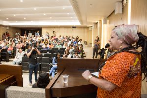 DIFICULDADE - “Já sofri atraso de mais de um ano para receber cachê”, relatou Mãe Beth de Oxum. Foto: Roberta Guimarães