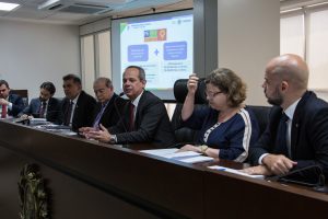 RELATÓRIO - Secretário apresentou resultados em audiência pública realizada pela Comissão de Educação. Foto: Roberta Guimarães
