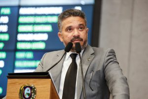 CRÍTICA - “O povo ouve falar de uma educação exemplar, maravilhosa, mas não é isso que alunos e pais nos trazem.” Foto: Roberto Soares