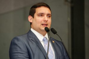 SUBSTITUTIVO - Texto recebeu aval da Comissão de Justiça nesta manhã. “Precisamos ceder em alguns pontos”, comentou o deputado. Foto: Roberto Soares