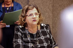 NEGOCIAÇÃO - Teresa Leitão lamentou que servidores do Conservatório Pernambucano de Música tenham ficado de fora. Foto: Evane Manço