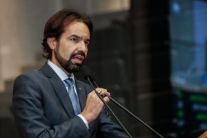 INCENTIVO - Iniciativa vai disponibilizar linhas de financiamento de até R$ 3 mil para cerca de 40 mil empreendedores formais e informais, destacou o deputado. Foto: Roberto Soares