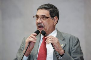 PROPOSTA - Parlamentar pediu que a realocação da comunidade seja incluída no cronograma de investimento de R$ 200 milhões da Transnordestina Logística S.A. Foto: Roberto Soares