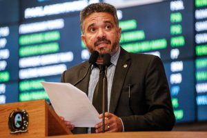 INCLUSÃO - Legislação estadual assegura direitos especiais a alunos cuja mãe ou responsável possua dependente com microcefalia ou alguma doença rara, por iniciativa do deputado William Brigido. Foto: Roberto Soares