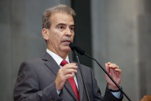 ARTIGO - Parlamentar leu texto de sua autoria, intitulado "Energia nuclear: sinônimo de prosperidade do Sertão!", que foi publicado em dois jornais do Estado. Foto: Roberto Soares