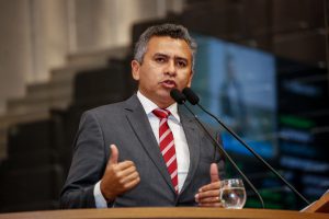 OPINIÃO - “Consequências serão grandes. O Banco do Nordeste tem sido fundamental para o desenvolvimento da região, fomentando a vinda de empresas.” Foto: Roberto Soares