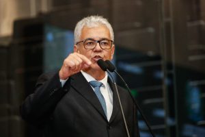 CRÍTICA - Segundo o parlamentar, a ausência de policiais colocou em risco os 13 mil torcedores presentes. Foto: Roberto Soares
