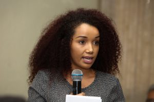 CAMINHO - Para a estudante de Serviço Social Edinaete Silva, conscientização da sociedade ajuda a combater a violência contra a mulher. Foto: Evane Manço