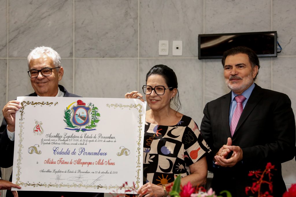 Reunião Solene Entrega de título de Cidadão Pernambucano à Médica Fátima de Albuquerque e Melo Nunes