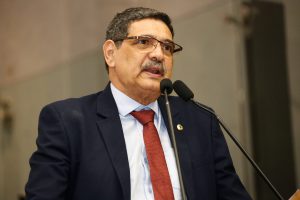 PREOCUPAÇÃO - Segundo o comunista, comerciários já sofrem os efeitos da automação do comércio, em que clientes optam por fazer compras pela internet. Foto: Roberto Soares