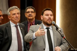 CONTRAPONTO - Presidente da Comissão de Meio Ambiente, Florêncio opinou que o mesmo investimento poderia ser feito em fontes renováveis, como solar, eólica e biomassa. Foto: Roberto Soares