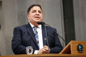 IMPORTÂNCIA - Autor da matéria voltou a discursar em defesa destas entidades, que oferecem acolhimento voluntário para dependentes químicos. Foto: Roberto Soares