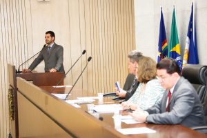 DEMORA - Segundo deputado, trabalhos estão causando engarrafamentos diários no local, e a previsão é de que se estendam por quatro meses. Foto: Roberto Soares