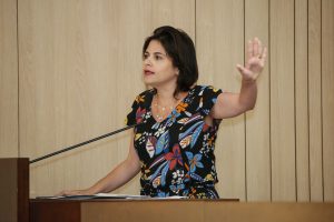 PRISCILA - “Estamos em outubro e questiona-se o fardamento que deveria ter sido entregue no início do ano letivo.” Foto: Roberto Soares