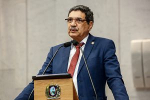 AVALIAÇÃO - “Além de prever o fim da estabilidade e a redução de salários, proposta do Governo Bolsonaro é um caminho para que se chegue ao Estado mínimo, onde cada um cuida de si”, acredita o comunista. Foto: Roberto Soares