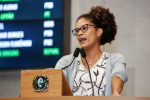 TRIBUNA - Jô Cavalcanti ressaltou atendimento a cerca de 280 pessoas e oferta de quatro modalidades de cirurgias de readequação corporal. Foto: Roberto Soares