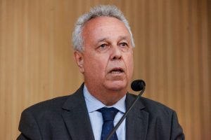 CONSTITUINTE - Carlos Porto destacou “trabalho de lideranças que possibilitaram o fortalecimento das instituições” durante a elaboração da Constituição de 1989. Foto: Evane Manço
