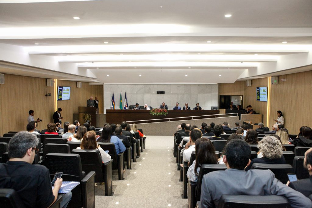 PALESTRAS - Evento em parceria com o Instituto Egídio Ferreira Lima encerrou ciclo de atividades em comemoração ao aniversário da Carta Magna de Pernambuco. Foto: Evane Manço
