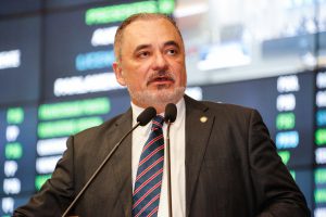 Marco Aurélio - “Limpeza das praias deve ser um ato permanente da sociedade.” Foto:Roberto Soares