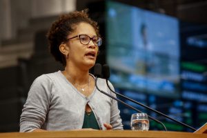 JUNTAS - “População precisou arregaçar as mangas e colocar a mão no material tóxico para que as autoridades começassem a se mexer.” Foto: Roberto Soares