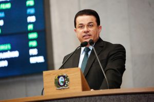 TRABALHO - Governista sugere que benefício tenha duração de três meses e seja oferecido para quem esteja fora do mercado há pelo menos um semestre. Foto: Roberto Soares