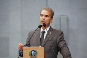 RESPOSTA - “Vejo que está havendo desrespeito ao Regimento Interno e cobro a apresentação do parecer da Procuradoria da Casa sobre o tema.” Foto: Roberto Soares