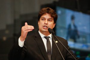 CRÍTICA - “Não vamos admitir que um serviço tão importante para os pequenos produtores seja transferido para uma empresa que visa o lucro.” Foto: Roberto Soares