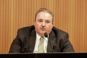 RELATÓRIO - Os dados relativos ao segundo quadrimestre de 2019 foram apresentados pelo secretário estadual da pasta, André Longo, em reunião na Comissão de Saúde. Foto: nando Chiappetta