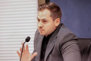 SERVIÇOS - Membro da Associação Brasileira da Indústria de Hotéis, Guilherme Luck defendeu a manutenção da lei como está redigida. Foto: Evane Manço