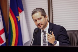 SUGESTÕES - Reunião contou com a presença de representante da OAB-PE. “Identificamos contradições com princípios do Direito do Consumidor”, afirmou Joaquim Guerra. Foto: Evane Manço