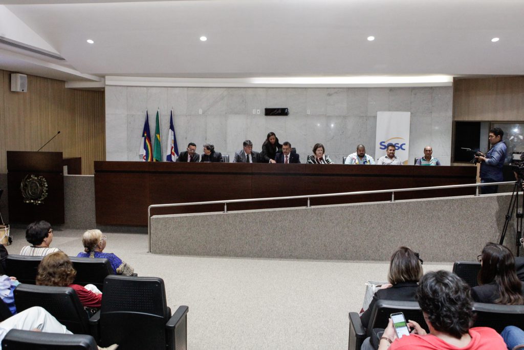 INICIATIVA - Proposto pela deputada Teresa Leitão, Grande Expediente Especial destacou apoio da entidade à publicação de livros de autores e pesquisadores da cultura no Estado.  Foto: Nando Chiappetta