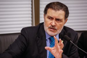 PARECER - “Nosso trabalho aqui é buscar o equilíbrio”, ressaltou Tony Gel, que relatou a matéria no colegiado. Foto: Roberta Guimarães