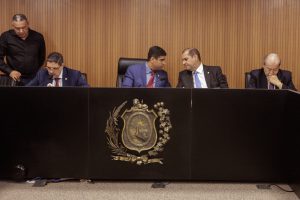 PROTEÇÃO - Projetos de lei de Romero Albuquerque proíbem permanência em correntes por mais de seis horas e comercialização das chamadas coleiras de choque. Foto: Nando Chiappetta