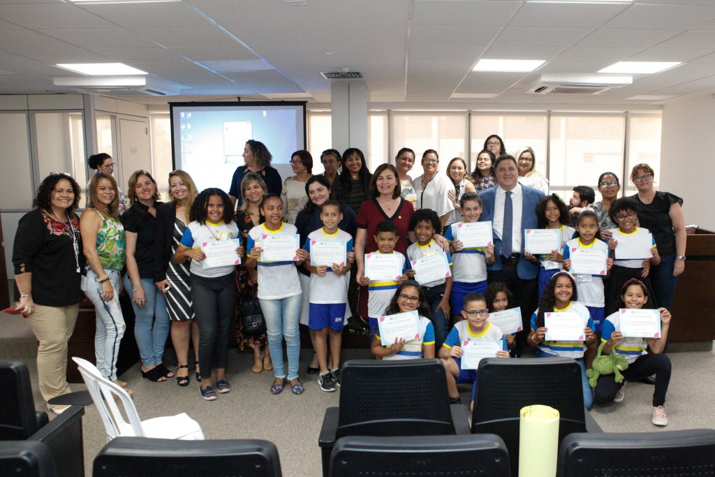 PARTICIPAÇÃO - Catorze estudantes de sete escolas municipais do Recife compõem o grupo, que vai opinar sobre problemas relacionados às crianças. Foto: Evane Manço