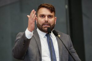 APOIO - Deputado fez agradecimento a ex-ministros, assim como a deputados estaduais e federais. Foto: Roberto Soares
