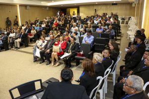 ENCONTRO - Proposta por Clodoaldo Magalhães, solenidade reuniu profissionais de saúde e autoridades do Estado. Foto: Jarbas Araújo