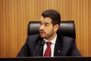 RELATÓRIO - Segundo Joaquim Lira, Governo espera receber mais de R$ 400 milhões em multas somente da Petrobras. Foto: Evane Manço