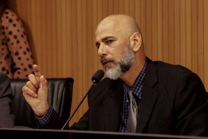 FOCO - “Objetivo é dar oportunidade para o contribuinte regularizar situação em dezembro e poder transitar com seu veículo”, afirmou José Oscar de Oliveira Lyra, gerente de IPVA da Sefaz. Foto: Nando Chiappetta
