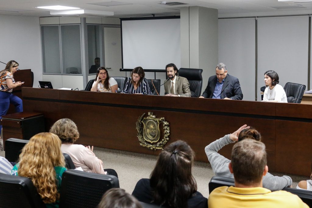ANÁLISE - Encontro de Frente Parlamentar teve participação do gerente de Atenção à Saúde Mental do Estado, João Marcelo Costa, e da médica Rackel Eleutério, do Imip. Foto: ANÁLISE - Encontro de Frente Parlamentar teve participação do gerente de Atenção à Saúde Mental do Estado, João Marcelo Costa, e da médica Rackel Eleutério, do Imip. Foto: Giovanni Costa