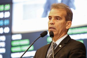 AUSTERIDADE - “Venho comemorar a decisão que reconhece a necessidade de nos alinhar com a União naquilo que é bom para os pernambucanos.” Foto: Roberto Soares