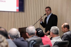 REFORÇO - Deputado federal Danilo Cabral defendeu a necessidade de mais recursos para a área. Foto: Nando Chiappetta