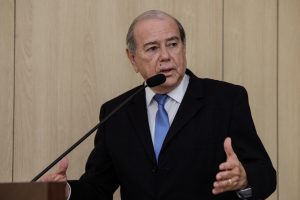 ANÁLISE - “A base de tudo está na educação e, procuramos discutir temas relevantes com o intuito de contribuir para aperfeiçoar o ensino e a aprendizagem no Estado”, avaliou Romário Dias. Foto: Nando Chiappetta