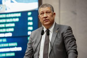 DEFESA - “Proposta beneficia pessoas físicas e jurídicas, de pequeno, médio e grande porte, das multas e juros devidos à Copergás”, afirmou Isaltino Nascimento. Foto: Roberto Soares
