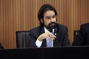 FUTURO - Diogo Moraes informou que já existem três empresas interessadas em utilizar uma área de 20 hectares disponível na Ilha para produção de energia solar. Foto: Nando Chiappetta