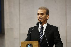 ACOMPANHAMENTO - “No dia 10 de cada mês, vou fazer um relatório com porcentagem do que está sendo pago”, anunciou o deputado. Foto: Roberto Soares