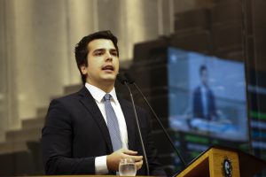 PREJUÍZO - Parlamentar pediu que governador reveja a decisão, a qual deve afetar, segundo ele, 780 mil pernambucanos que vivem do agronegócio. Foto: Roberto Soares