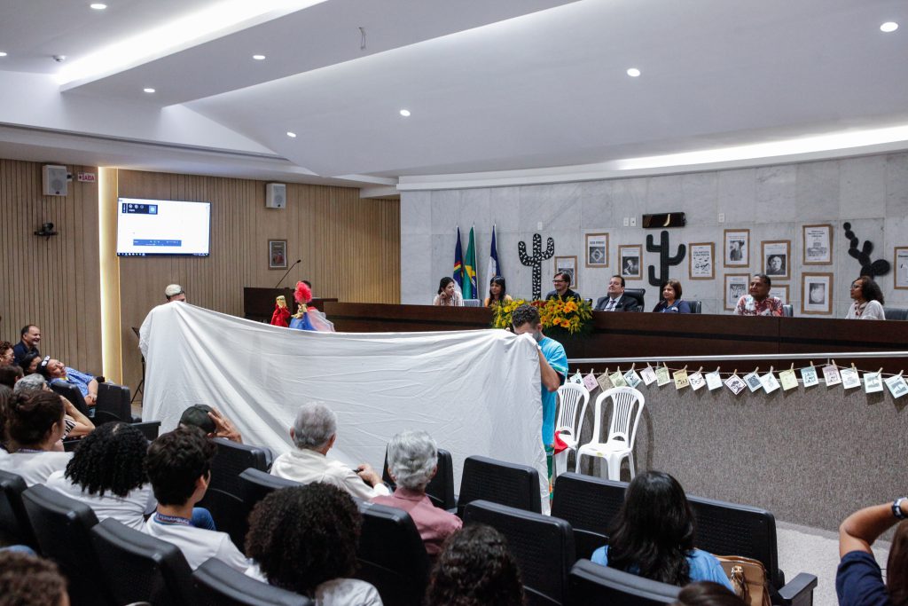 CULTURA - Encontro contou com a presença de poetas locais e homenageou escritor de cordéis de São José do Egito Felipe Júnior. Foto: Evane Manço