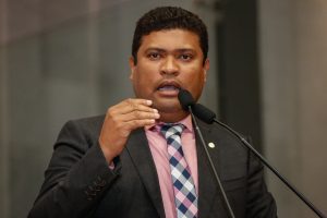 INJUSTIÇA - “É inadmissível que os policiais constituem sendo submetidos a uma legislação arcaica, que prevê a punição máxima em casos de uniforme em desalinho, continência mal-feita ou atraso ao serviço.” Foto: Roberto Soares